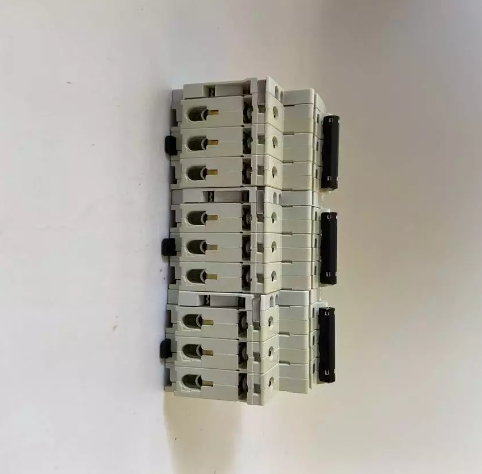 ABB   DSQC236A  控制面板機(jī)器人系統(tǒng)